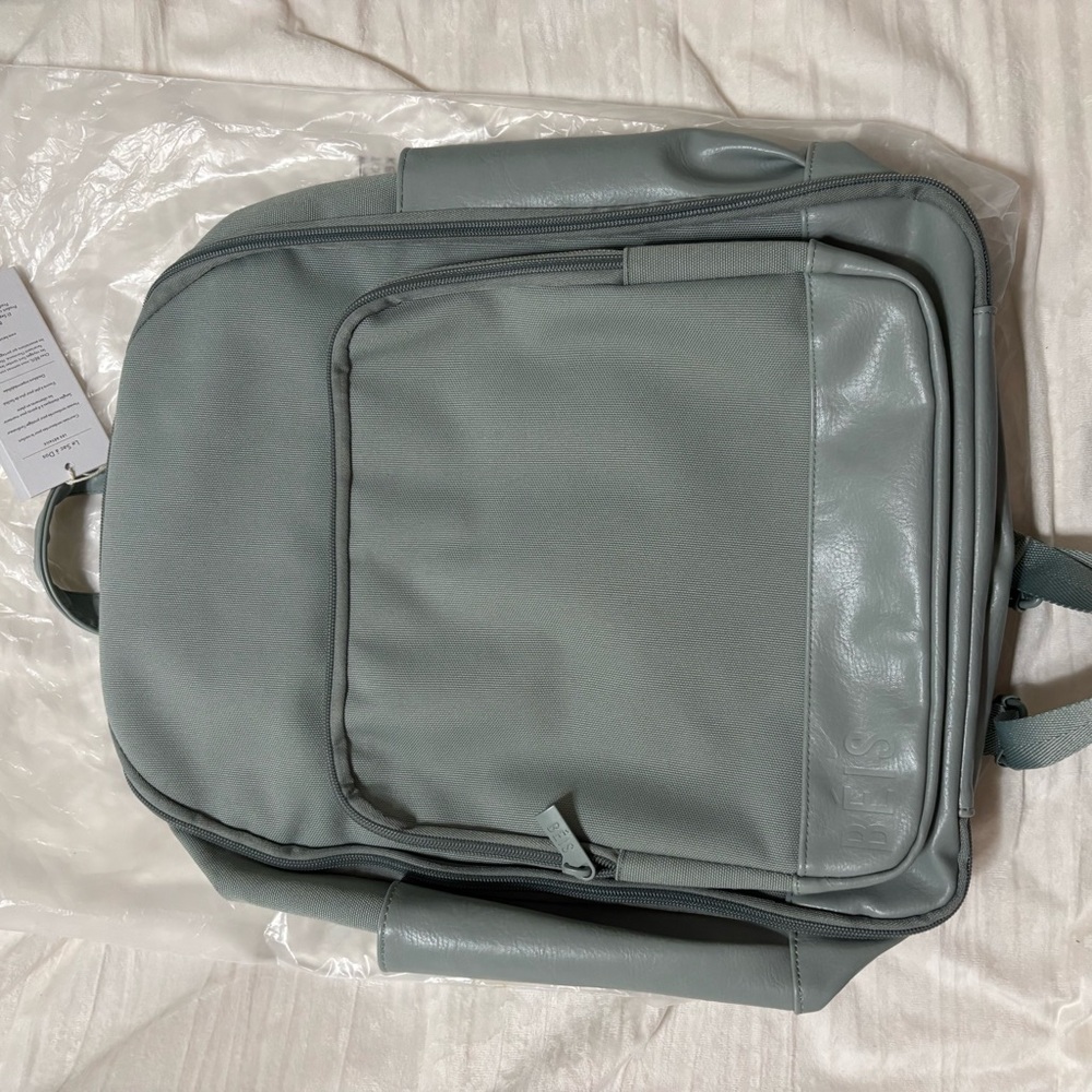 BÉIS slate travel backpack. NWT